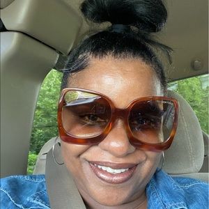 Meet your Posher, Yolanda